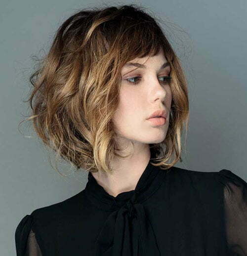 Short Hairstyles for Wavy Hair with Side Bangs-6