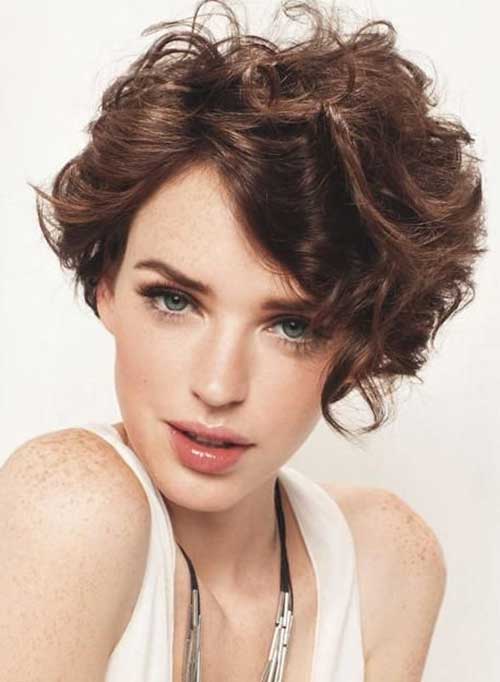 Latest Short Curly Hairstyles for Oval Faces