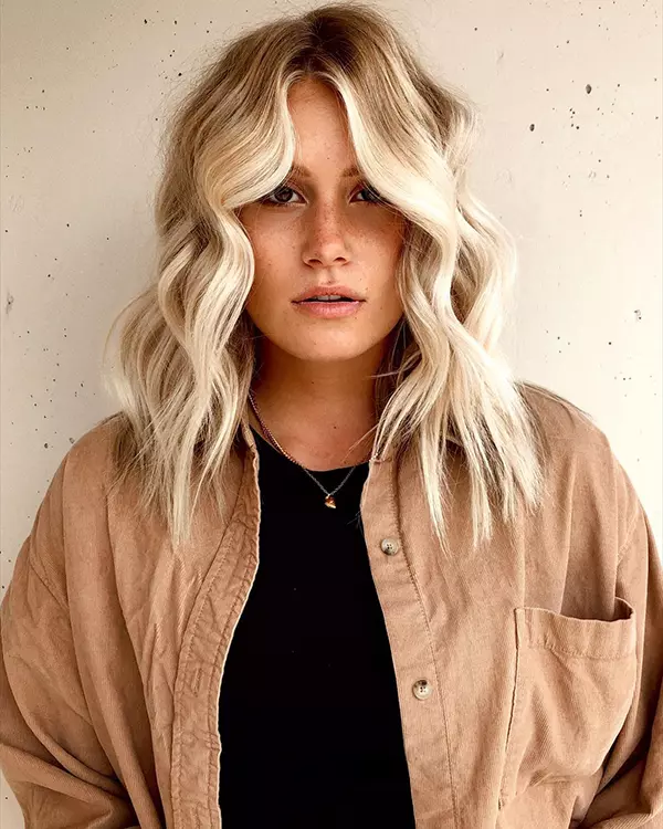 Short Wavy Hairstyles for Round Faces